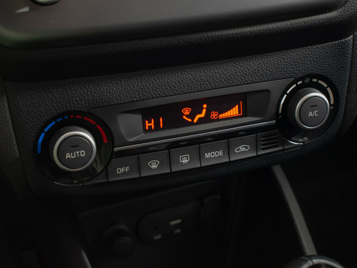 Kia Rio с пробегом — 2016 год. Фото: #12