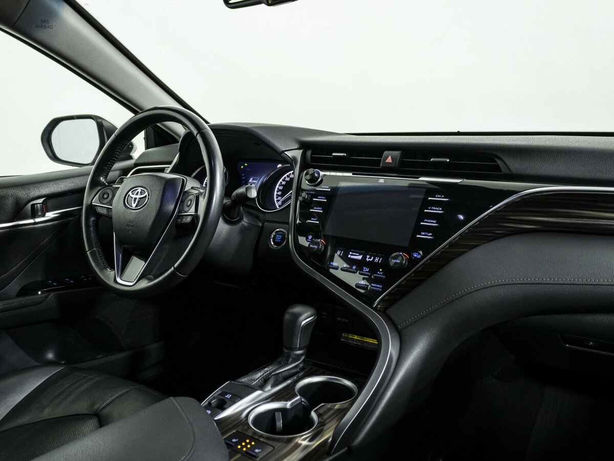 Toyota Camry с пробегом — 2018 год. Фото: #7