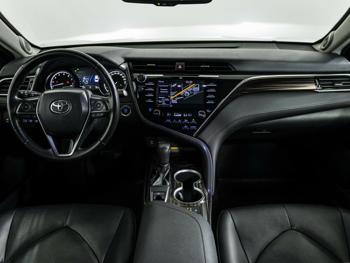 Toyota Camry с пробегом — 2018 год. Фото: #10